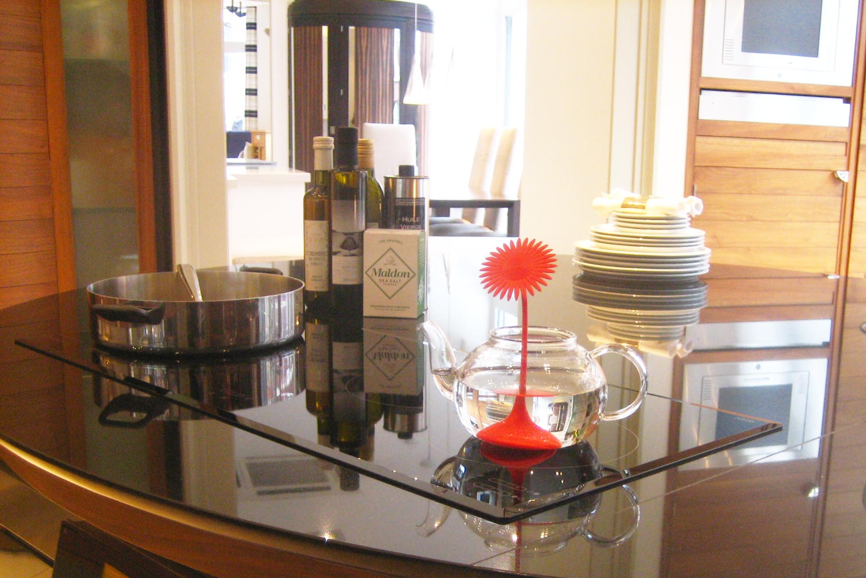 DIPN_tea_infuser_strainer_by_gregorysung_for_GUZZINI_and_E-MY